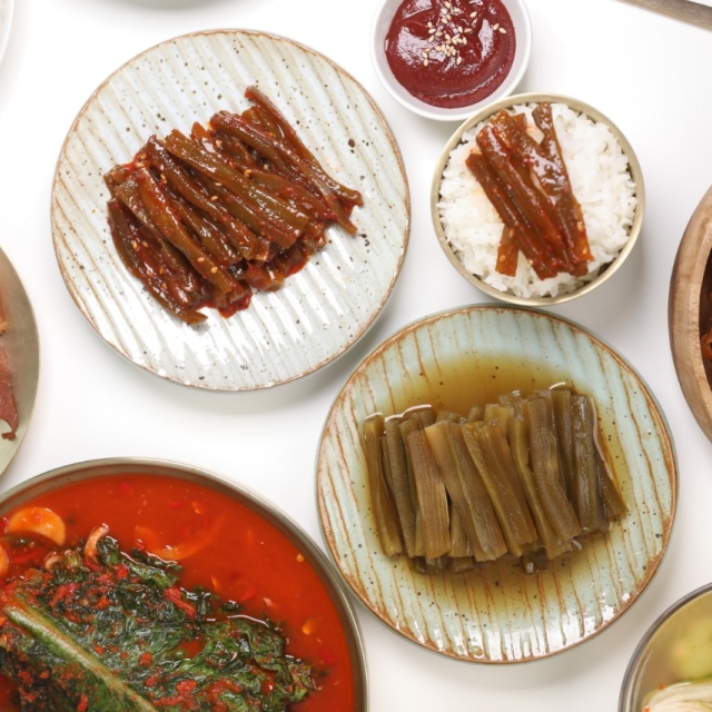 식감이 매력적인! 궁채장아찌