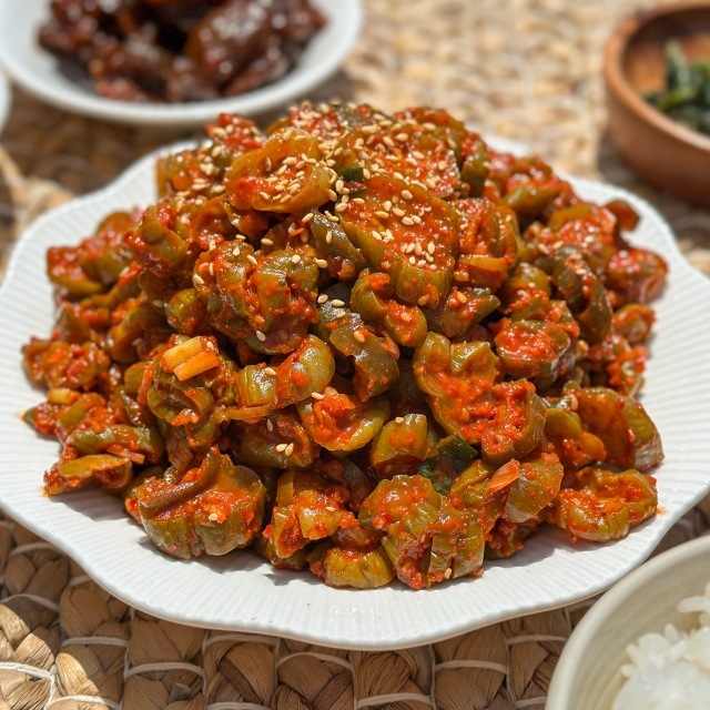입맛 확 살려주는 상큼한 오이지무침