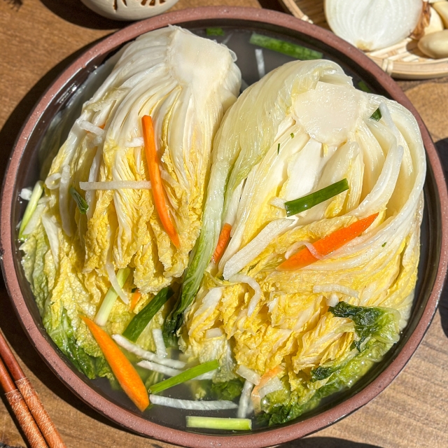 오로지 국산재료로 맛을 낸 전라도식 백김치