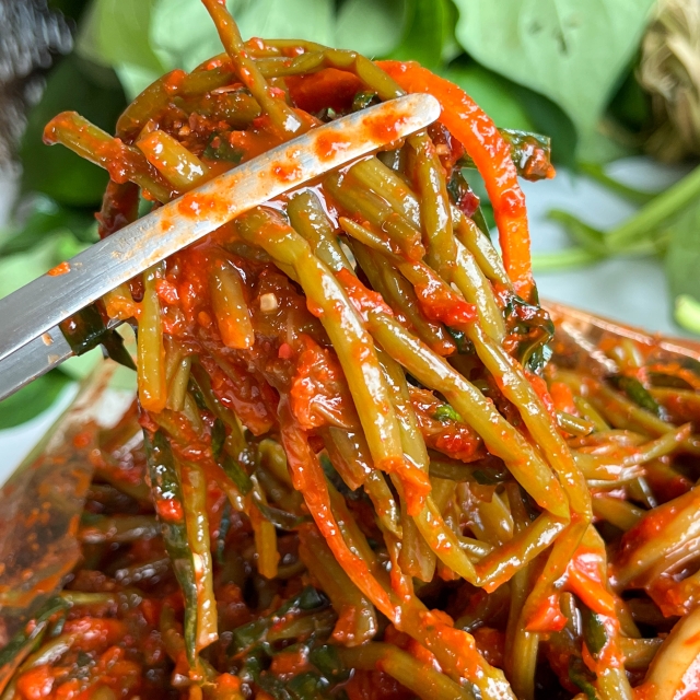 [국산+무료배송] 여름철 아삭별미 여린 고구마순김치 800g