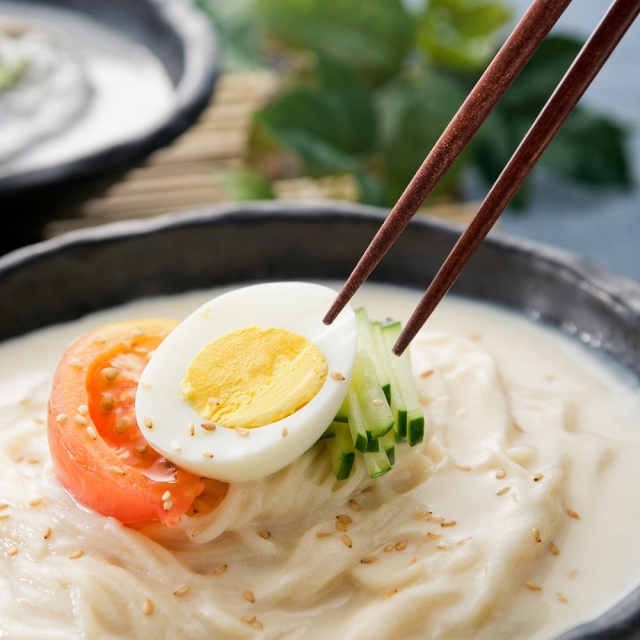 진하게 고소한 콩국수